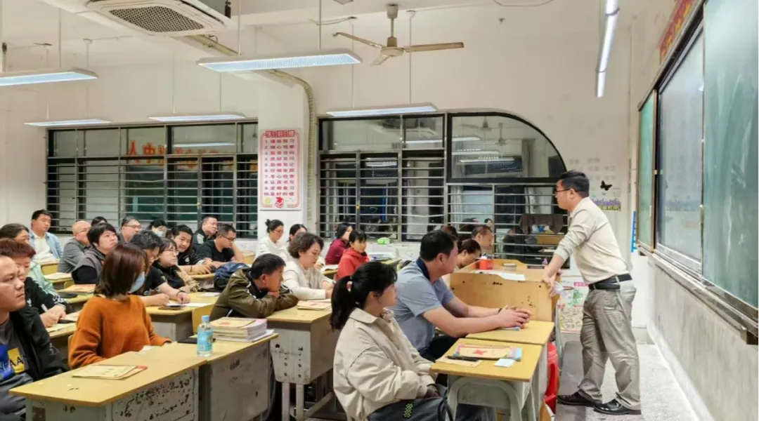 家校共育 | 赣南师范大学附属中学章贡校区七年级期中考试家长会圆满举行