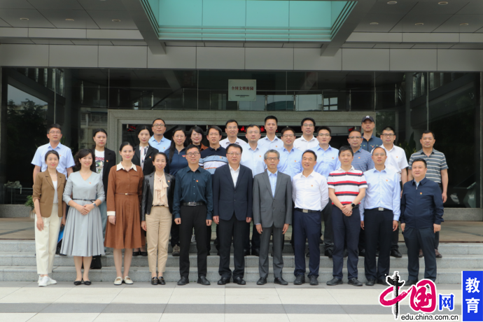 赣南师范大学附属中学举行2023-2024学年研究性学习成果展示会