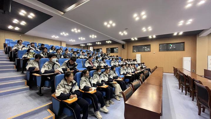 回顾团的历史，重温红色印记——主题团日活动