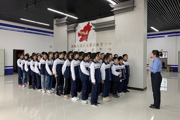 我校组织学生参观赣州市禁毒教育中心和交通安全警示教育中心