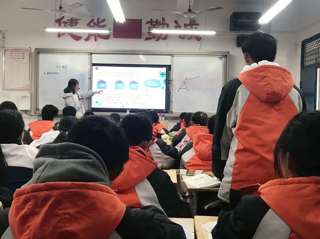不忘初心共筑梦，砥砺前行共成长——师大附中初中数学组新进教师汇报课