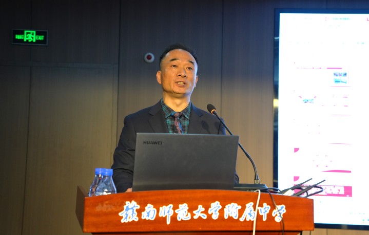 学校召开全体教职工大会