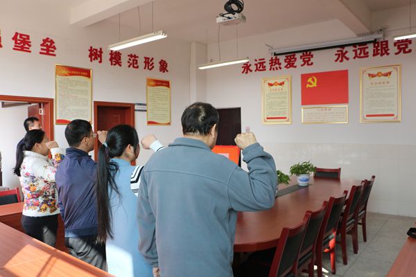 赣南师大附中组织党员集中开展“政治生日”主题庆祝活动