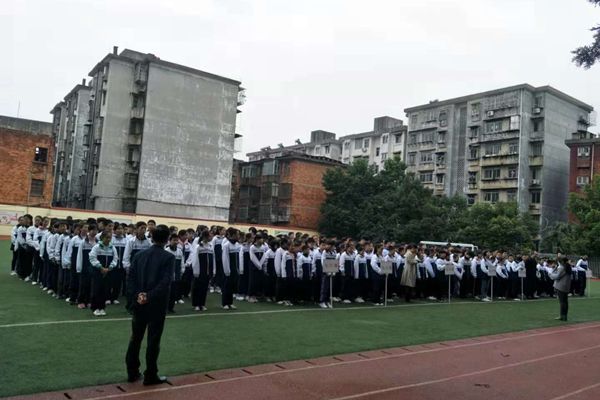 赣南师大附中七年级举行第一学期期中表彰会