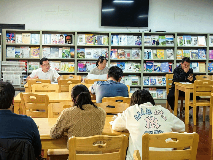 勤思精析明方向，戮力同心谋发展 ——八年级召开期中考试质量分析会