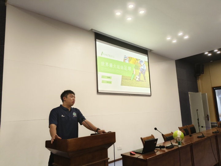 足球进校园，点燃青春梦——足球推广公益宣讲活动走进赣南师范大学附属中学蓉江校区