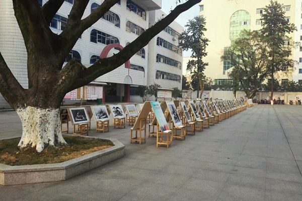 我校举办第十七届体艺节书画展