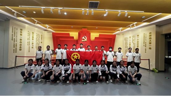 触摸历史温度，践行青年担当——赣南师大附中暑期思政实践活动走进市博物馆
