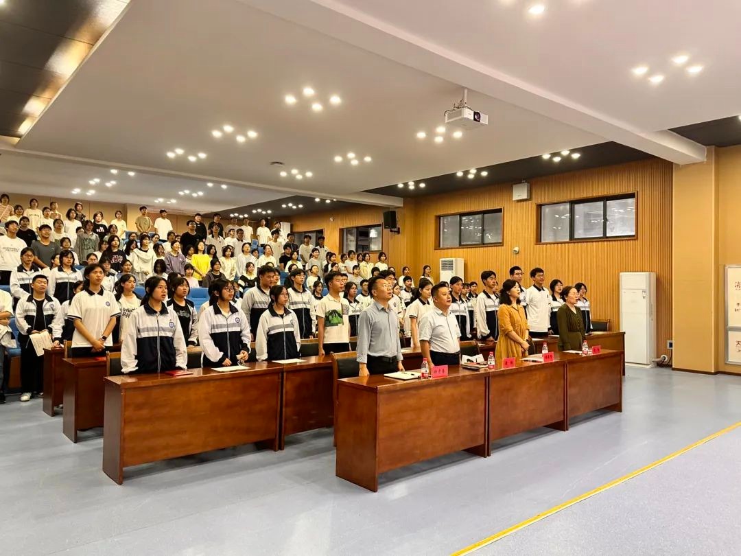 传承五四精神，绽放青春光芒——赣南师范大学附属中学纪念五四运动106周年暨2025年度学团工作表彰大会​