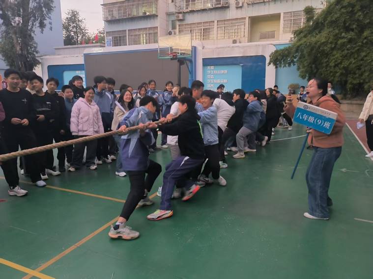 一群人在跳舞 AI 生成的内容可能不正确。