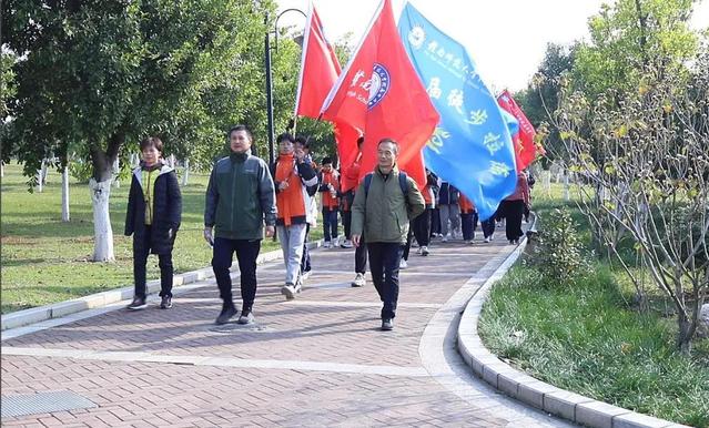 增效减负，培根铸魂——记赣南师范大学附属中学第二届徒步拉练活动
