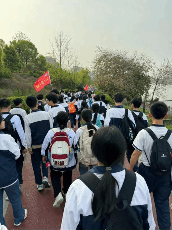 九年级丨足量春天，丈量青春——第三届徒步拉练活动