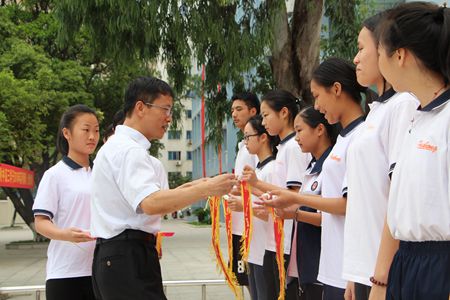 赣南师大附中5月份“文明班级”表彰暨2016年高考动员大会隆重举行