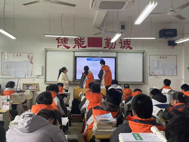 展“青”风采，助“青”成长——记赣南师范大学附属中学生物组蓝青结对汇报课