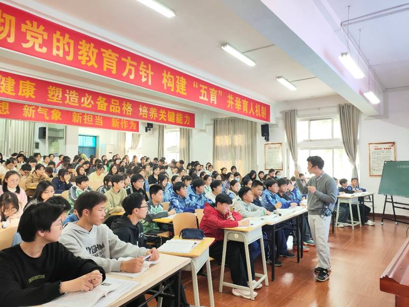 餐厅里的人们 AI 生成的内容可能不正确。 餐厅里的人们 AI 生成的内容可能不正确。