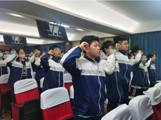 及时当勉励  整装再出发——  我校九年级举行期中表彰大会暨两百天倒计时启动仪式