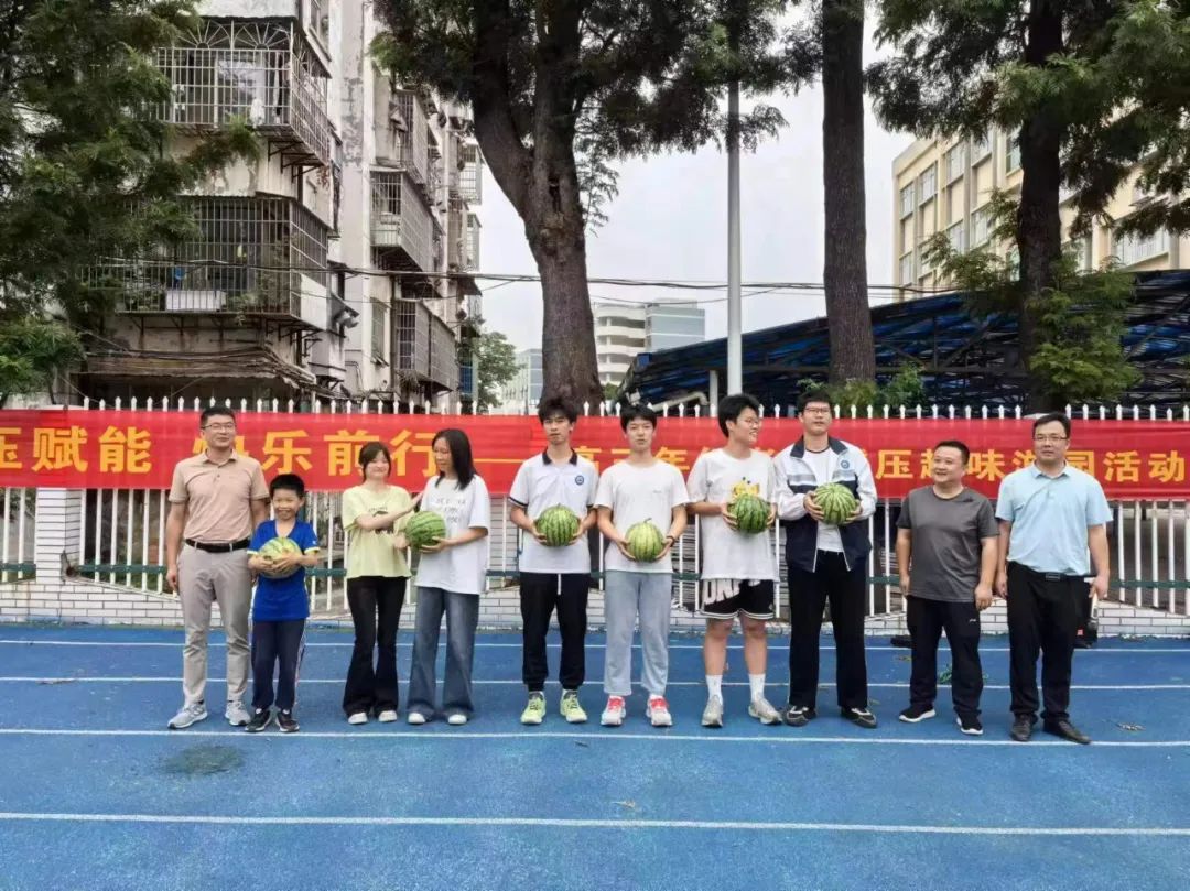附中学子｜我校高三年级开展趣味减压游园活动
