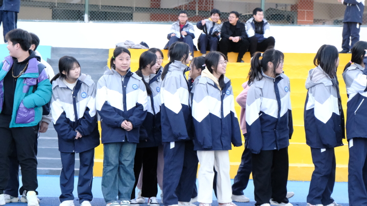 五育并举|我校高一年级开展趣味迎面接力比赛活动