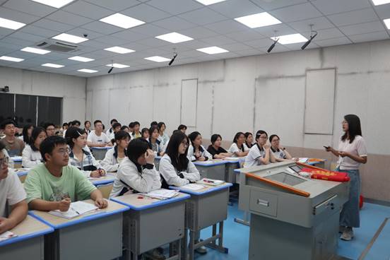 拨云见日明方法 学科讲座助高考 ——高三年级举办高考数学答题技巧指导讲座