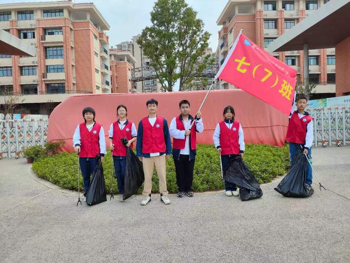 践行雷锋精神，共筑绿色校园与美丽江畔