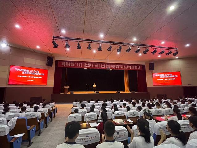 赣南师大附中高一年级举行“青春献礼二十大，强国有我新征程”主题演讲活动