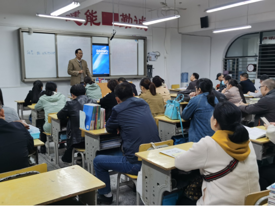 走进初三，展望中考——九年级家长会报道