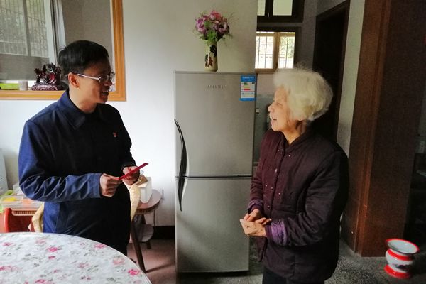 学校开展2020年春节慰问走访活动