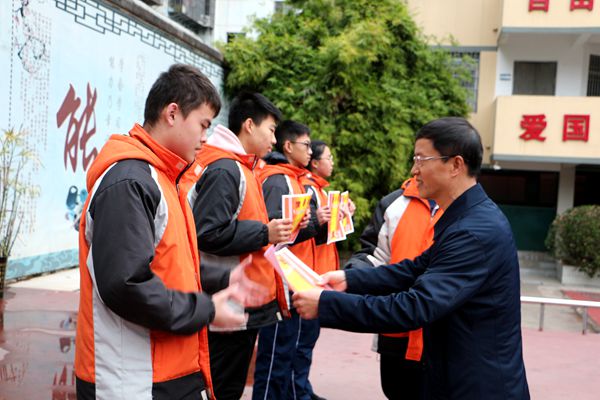 赣南师大附中举行表彰大会