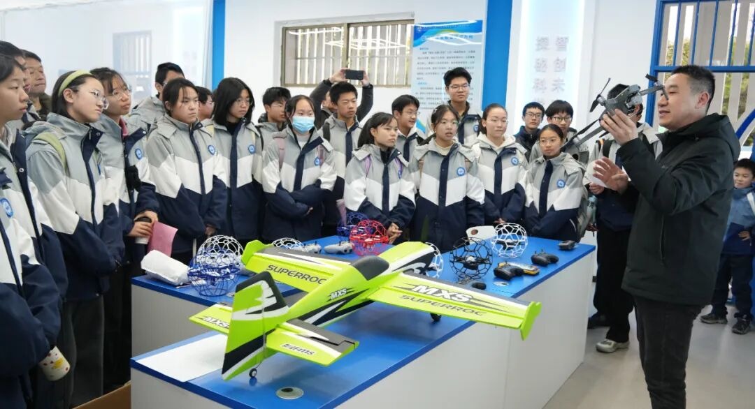 探访前沿科技、对话博士团队！赣南师大附中2026年科技冬令营圆满落幕