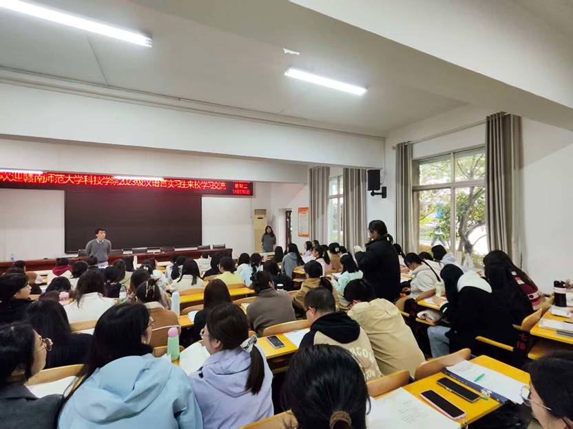 餐厅里的人们 AI 生成的内容可能不正确。 餐厅里的人们 AI 生成的内容可能不正确。