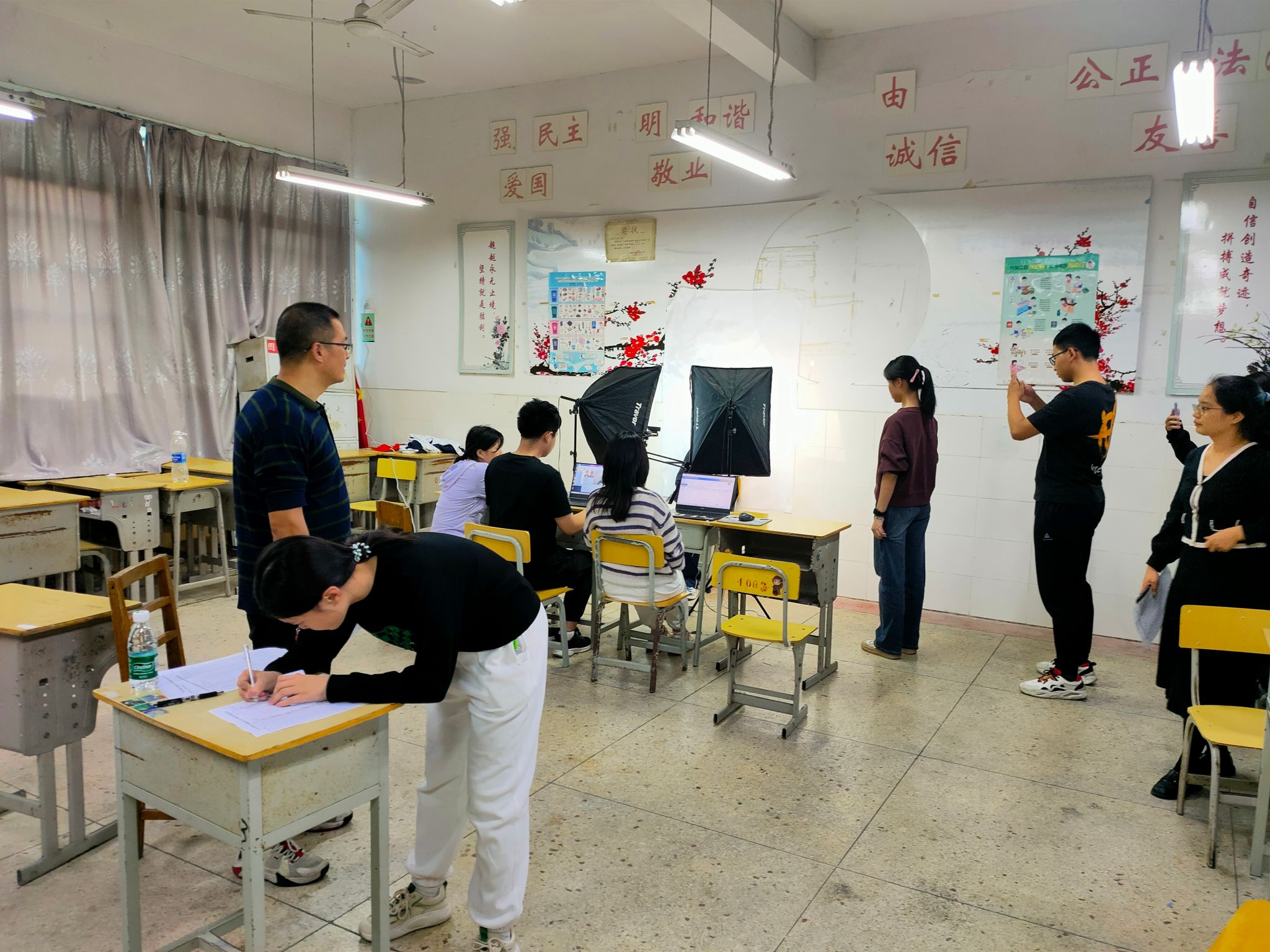 2025届高三高考报名照相及信息采集