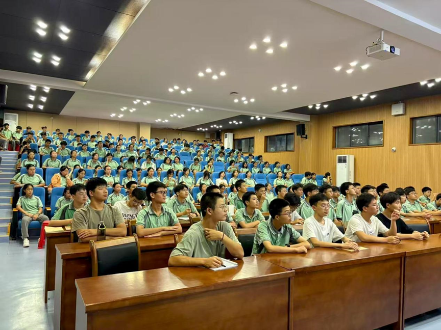 严抓住宿管理 共筑成长基石