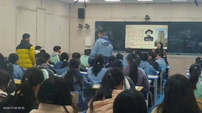 会议室里的人们 AI 生成的内容可能不正确。 会议室里的人们 AI 生成的内容可能不正确。