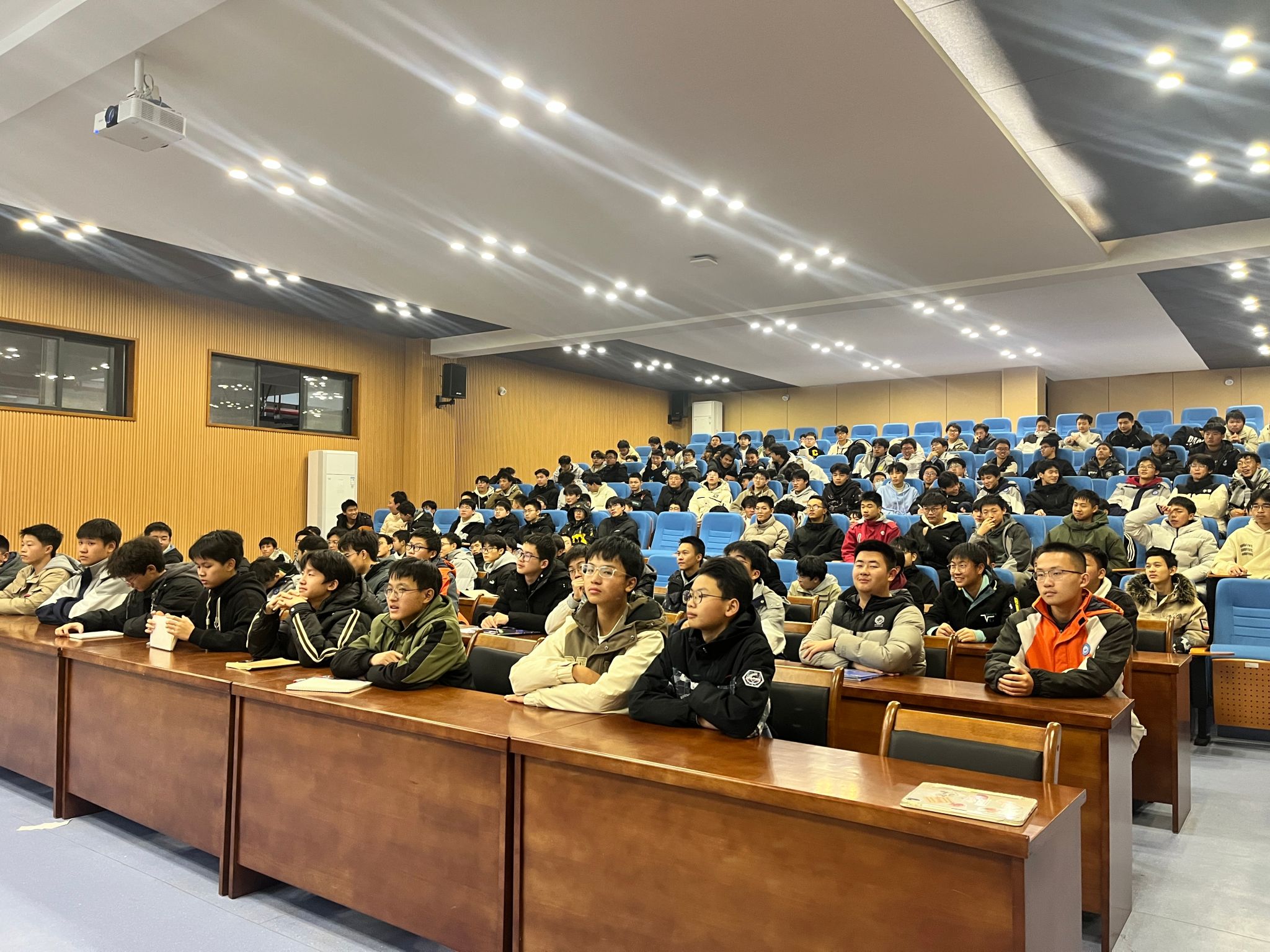 赣南师范大学附属中学举办青春期讲座