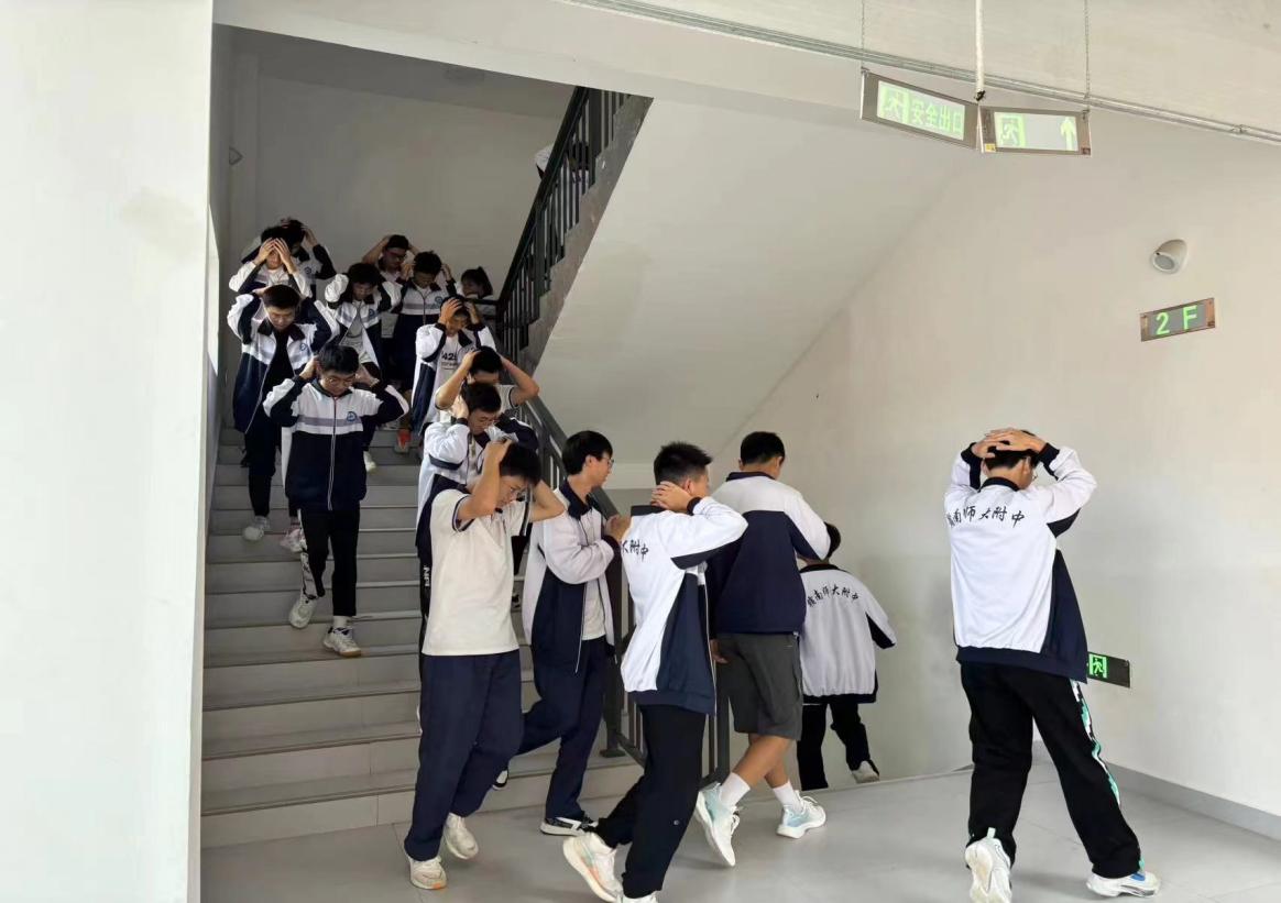 学校地震疏散演练：守护生命安全，共筑和谐校园