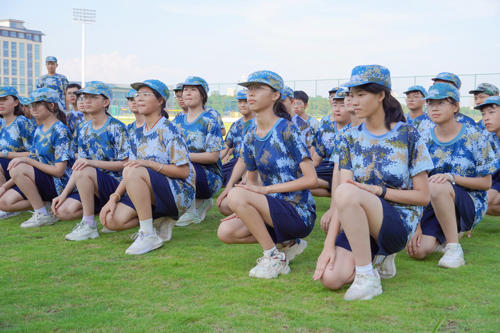 军训心得 ‖ 风华正茂时，军训鸿鹄志——时光里的坚韧与成长