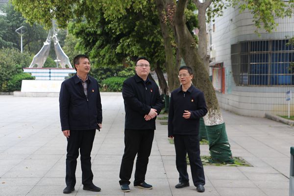 赣南师大纪委书记于保春同志莅临附中调研指导工作