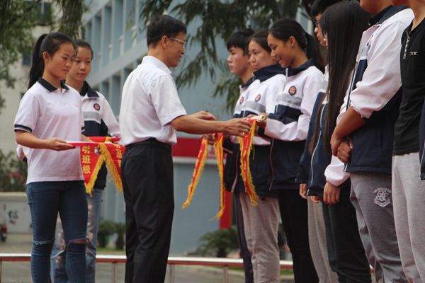 赣南师范大学附属中学举行九月份“文明班级”表彰