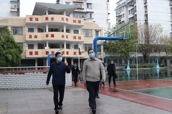 赣南师范大学范小林书记莅临附属中学调研开学准备工作