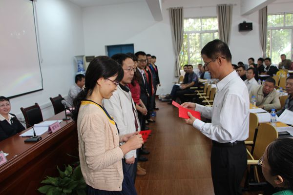 赣南师院附中举办第三届“校园书市”活动