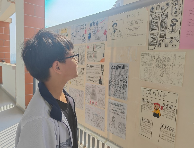 穿越时空的敬仰——赣南师范大学附属中学蓉江校区八年级“追忆先贤，喜迎国庆75周年”手抄报盛宴