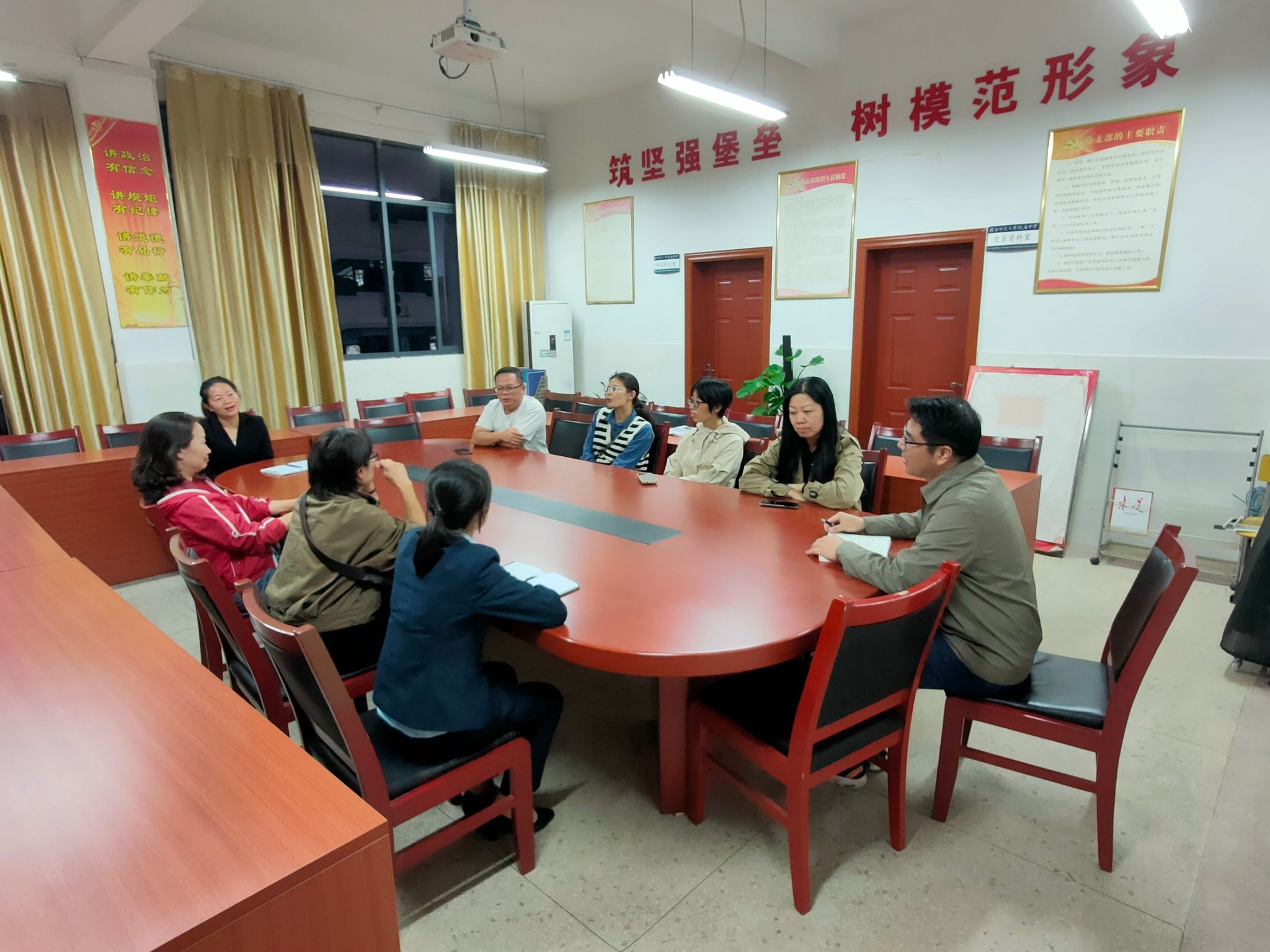 家校共建 共同成长