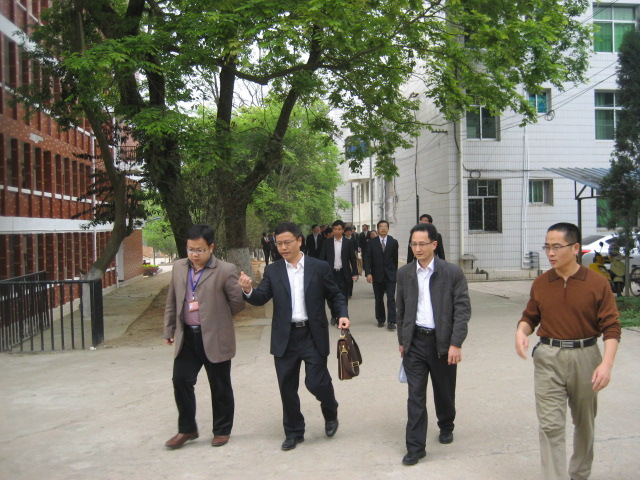赣南师院附中组织教研组长及高三教师赴瑞金一中学习交流