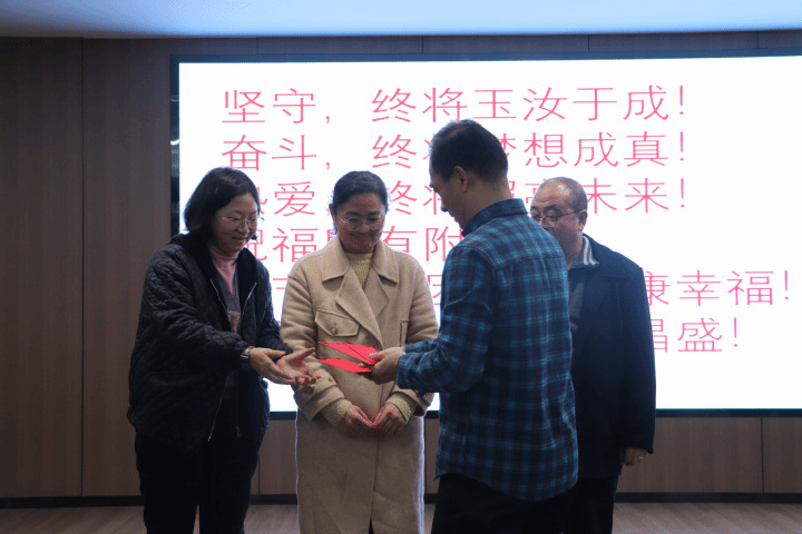 进万家门  知万家情  解万家难  暖万家心
