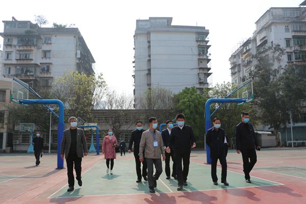 赣州市副市长许忠华莅校视察督导毕业年级复学工作