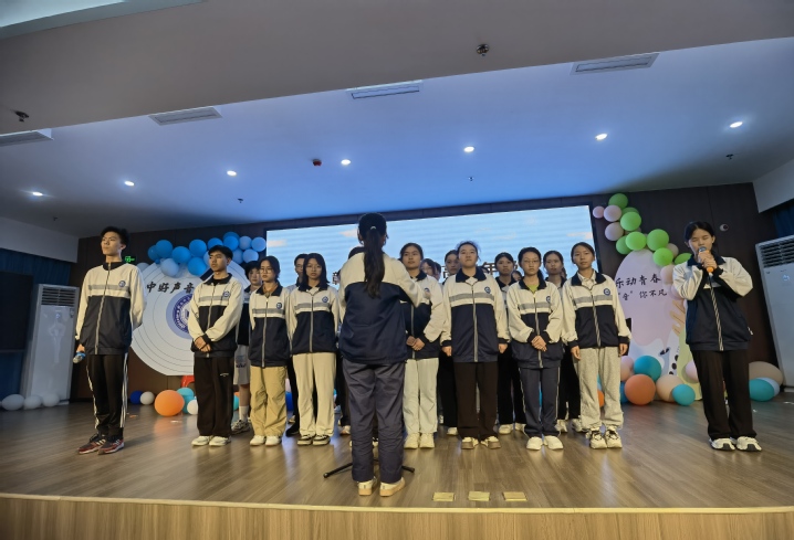 唱响经典红歌  演绎青春心理