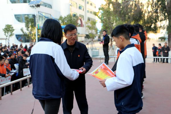 赣南师大附中举行“文明班级”及体育节表彰大会