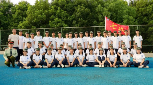 迷彩军训，青春无悔——赣南师大附中高一新生习惯养成教育