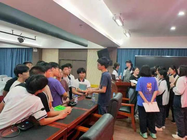 朋辈引航  助梦理想
