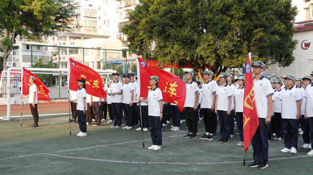 金秋集训淬青春，绿地集结展军姿 ——记赣南师范大学附属中学2021级新生军训闭营